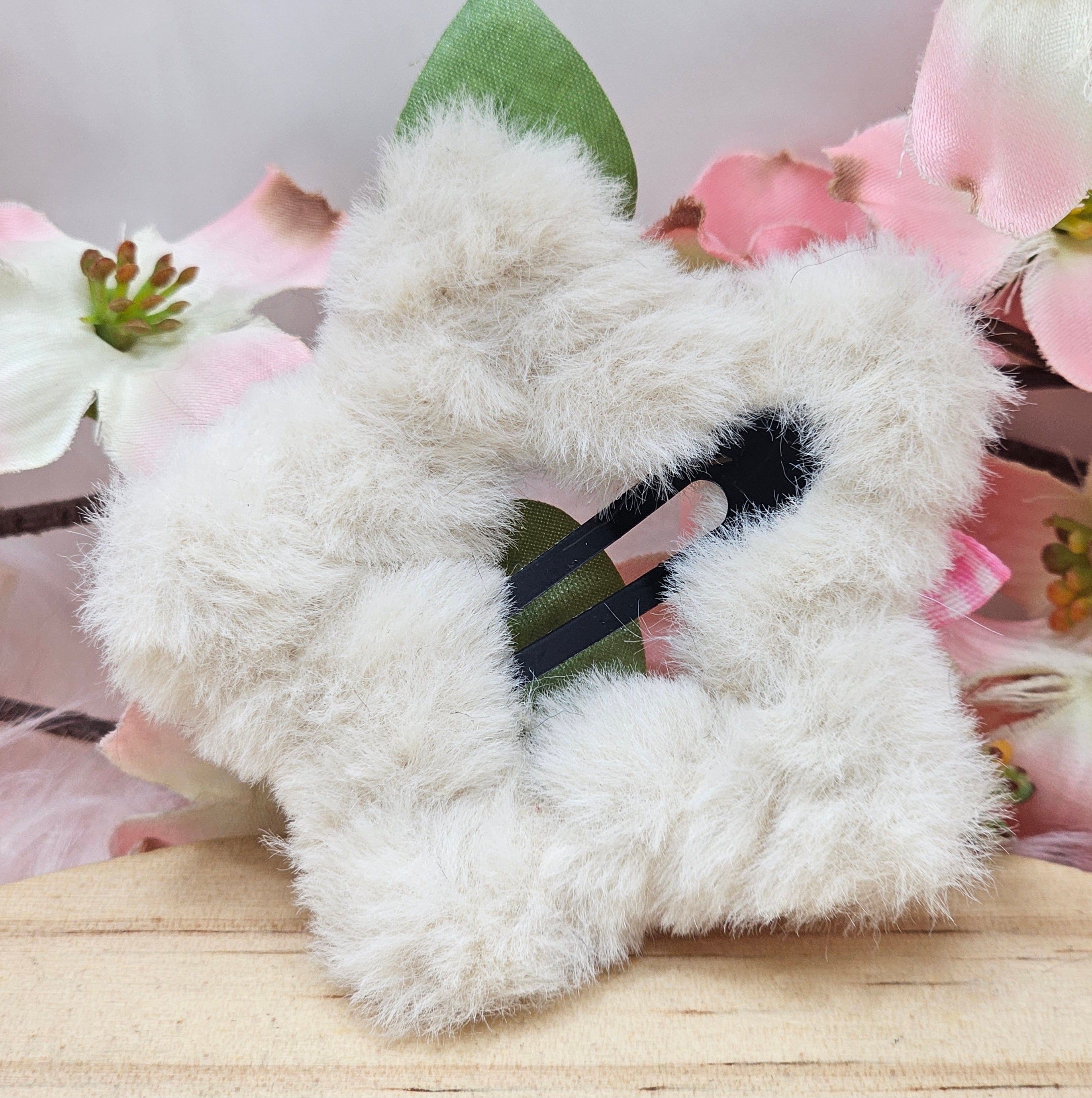 Cream Hello Kitty Star Clip