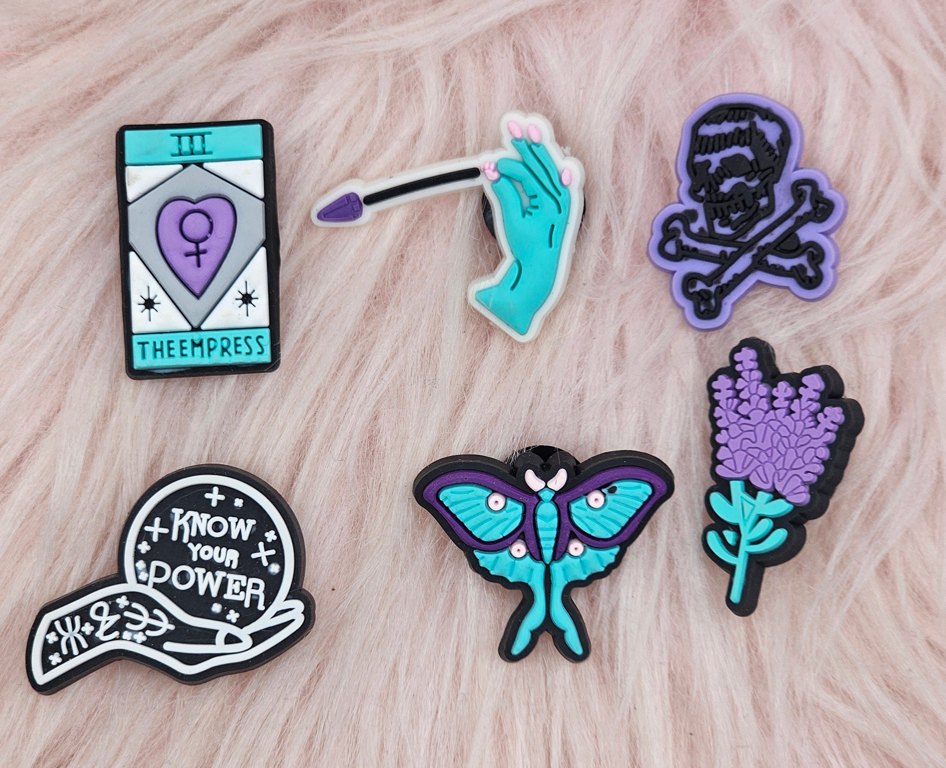 6pc Witchy Croc Charms