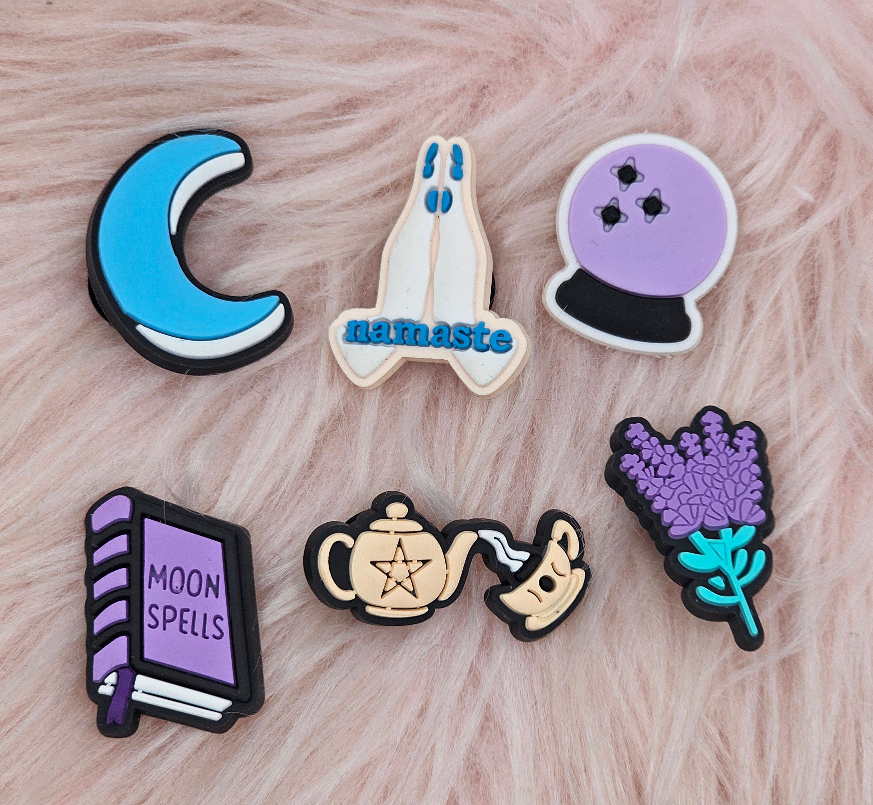 6pc Witchy Croc Charms